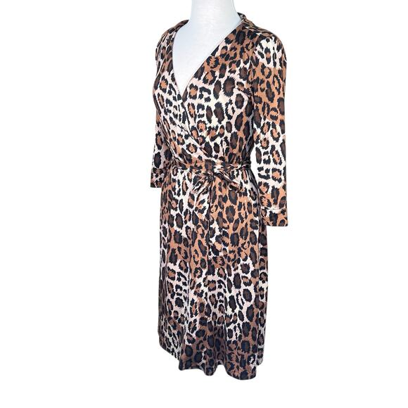 Diane von Furstenberg Women’s Silk Animal Print Midi Wrap Dress Size 8 EUC - Picture 12 of 12